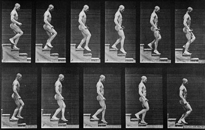 Homme descendant les escaliers, de 
